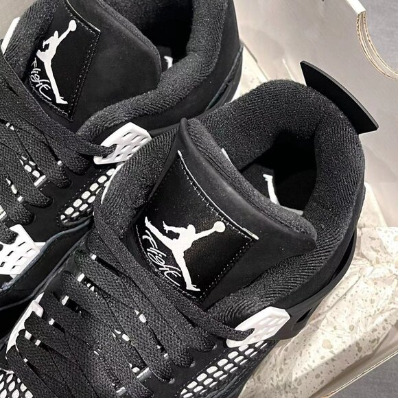 Air Jordan 4 Retro White Thunder - Picture 5 of 8